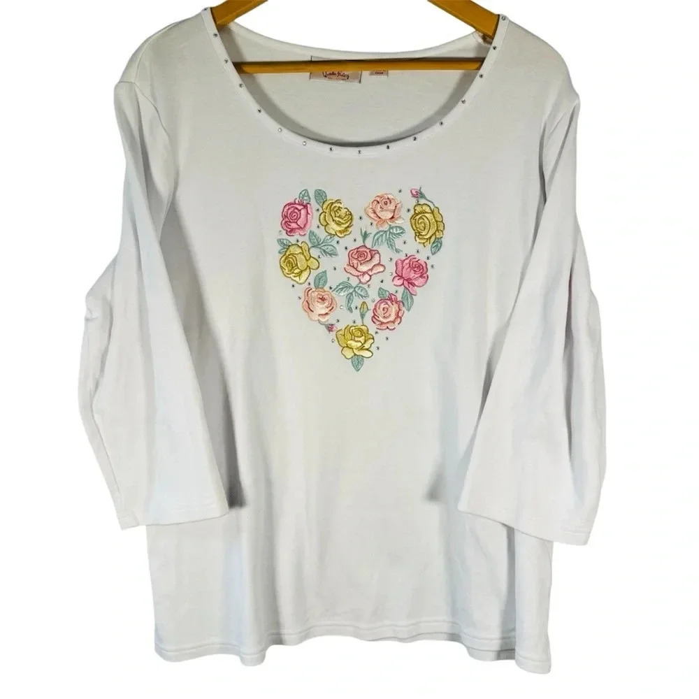 Vintage Y2K White Embroidered Flowers Grandmacore  3/4 Sleeve T-Shirt